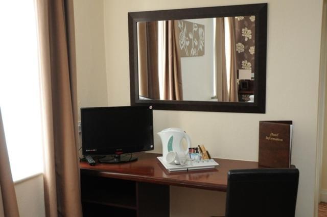 The White House Hotel Telford Room photo